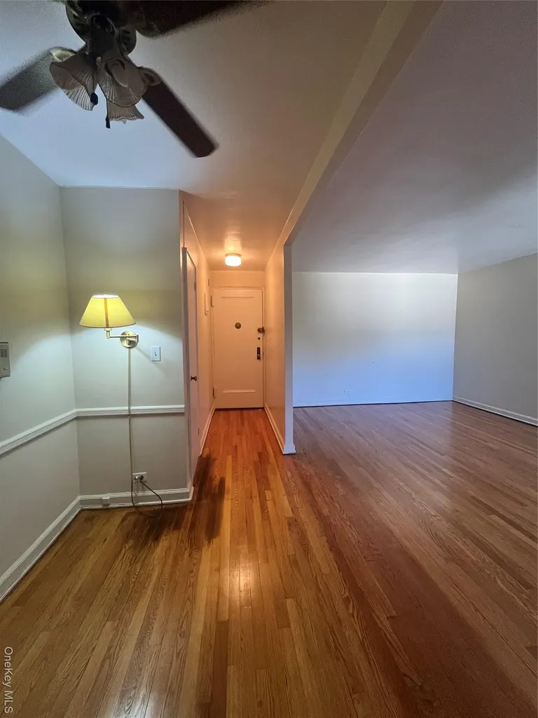 325 E 201 Street Bronx NY 10458