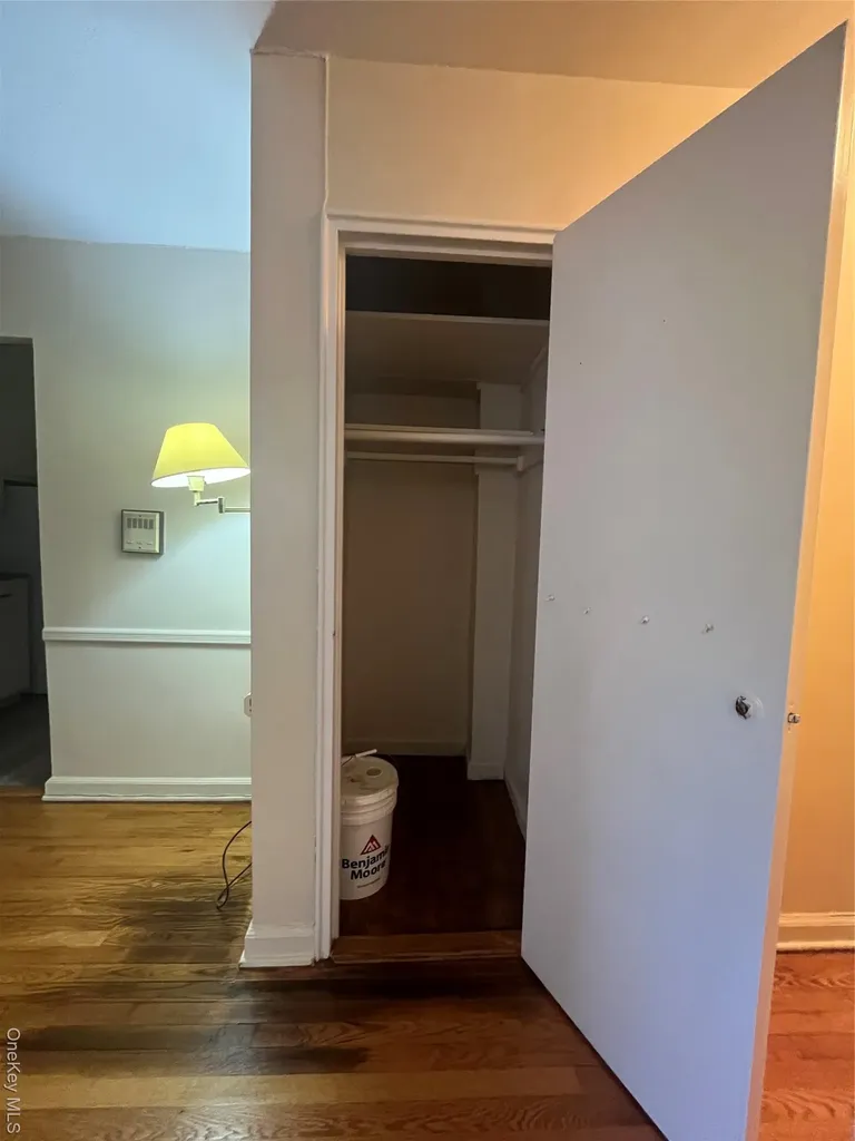325 E 201 Street Bronx NY 10458