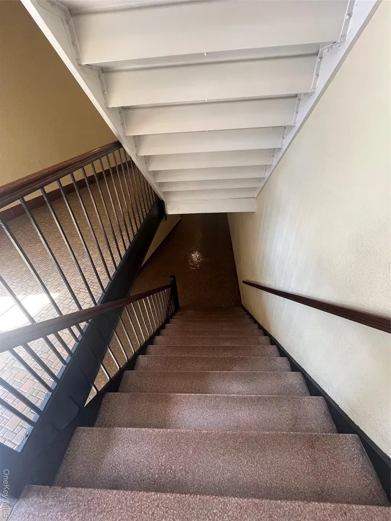325 E 201 Street Bronx NY 10458