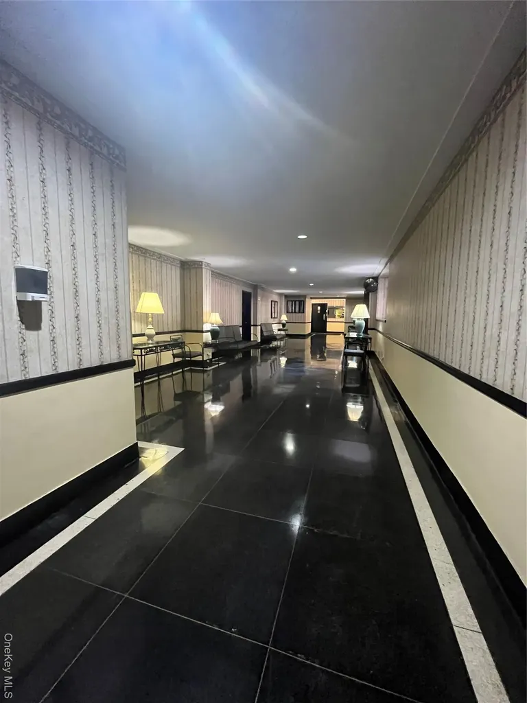 325 E 201 Street Bronx NY 10458