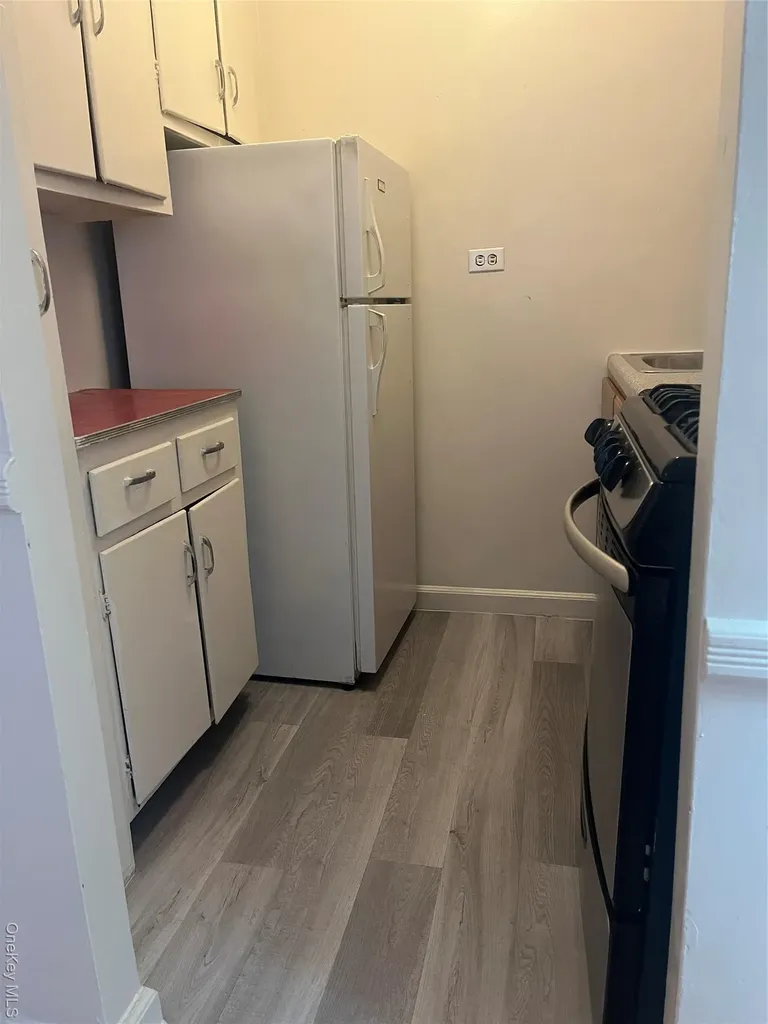 325 E 201 Street Bronx NY 10458