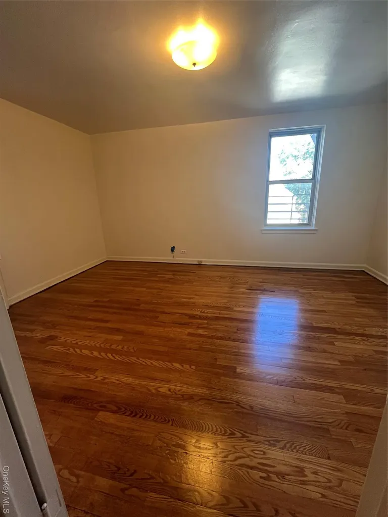 325 E 201 Street Bronx NY 10458