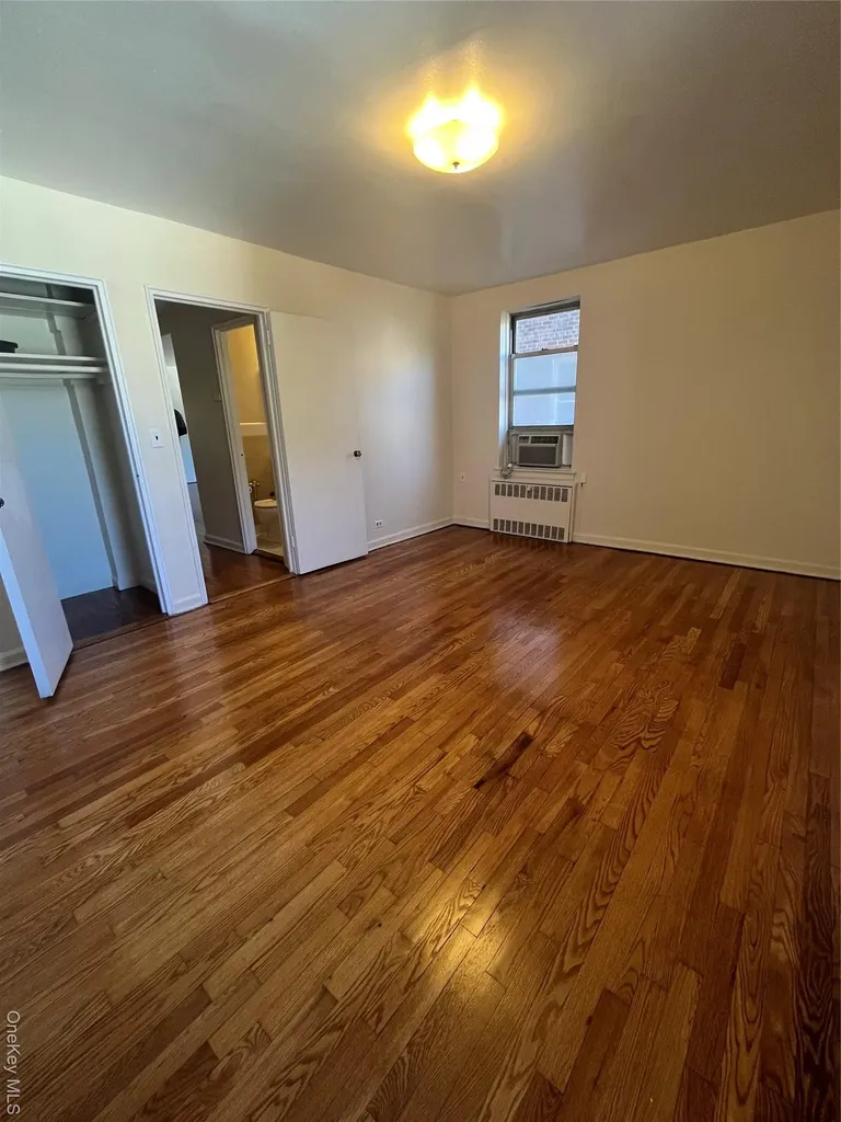 325 E 201 Street Bronx NY 10458