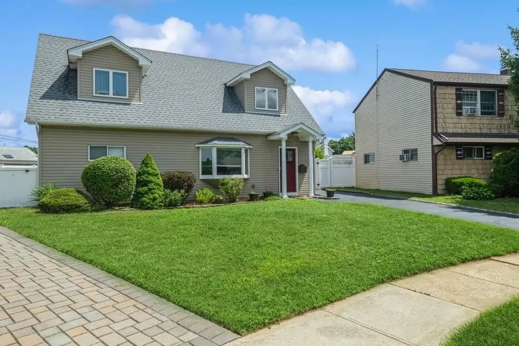 15 Budd Court Bethpage NY 11714