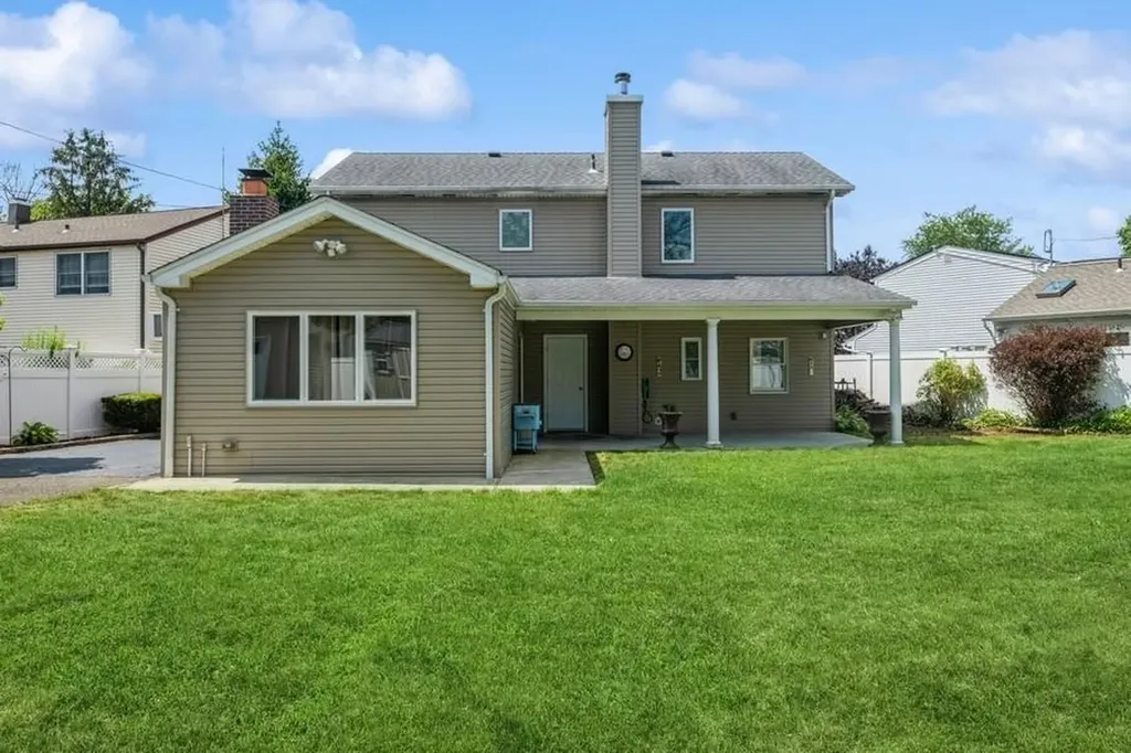 15 Budd Court Bethpage NY 11714
