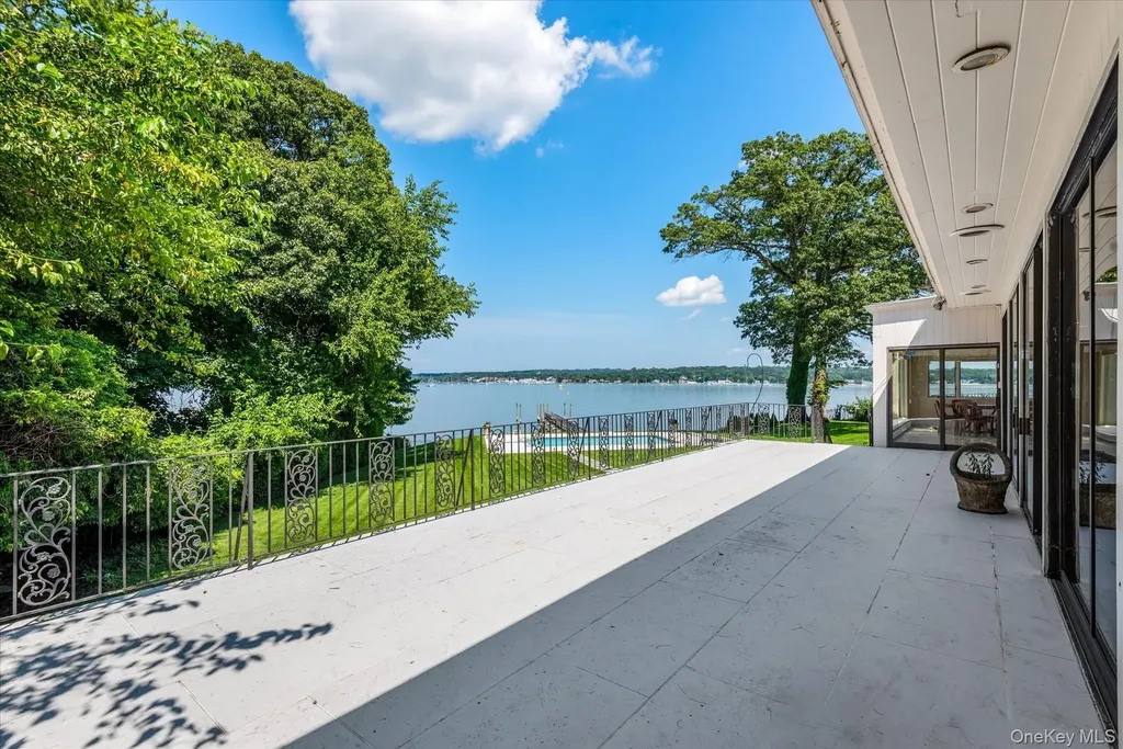 512 E Shore Road Great Neck NY 11024