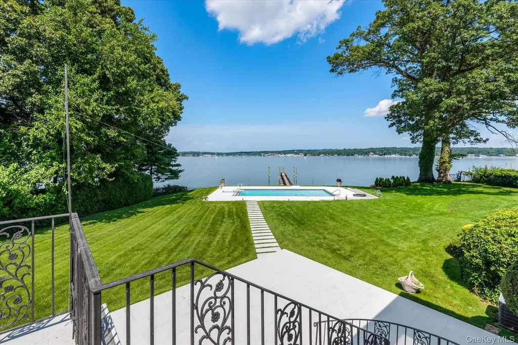 512 E Shore Road Great Neck NY 11024