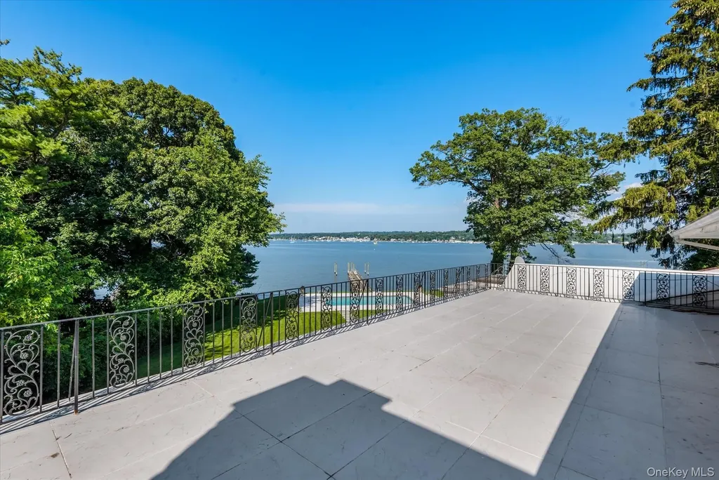 512 E Shore Road Great Neck NY 11024