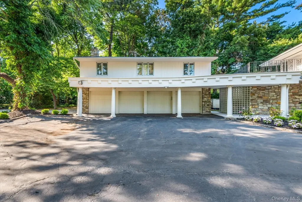 512 E Shore Road Great Neck NY 11024