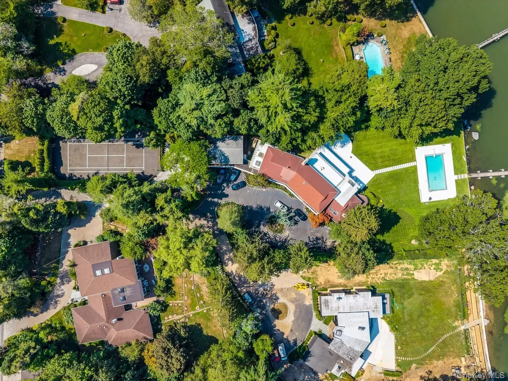 512 E Shore Road Great Neck NY 11024