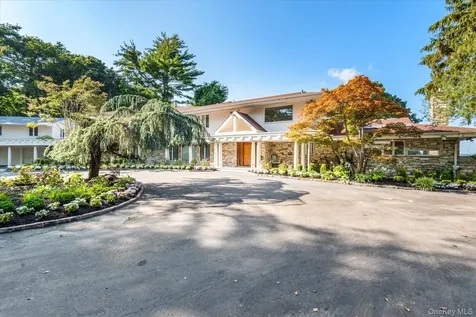 512 E Shore Road Great Neck NY 11024