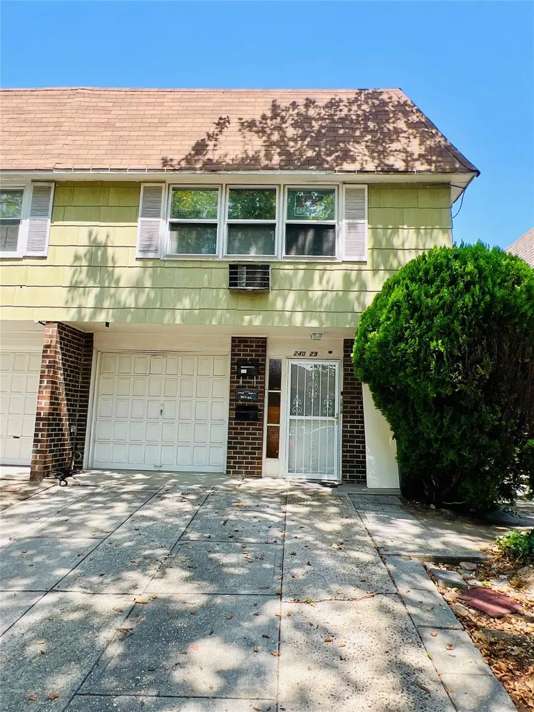 240-29 68th Avenue Douglaston NY 11362