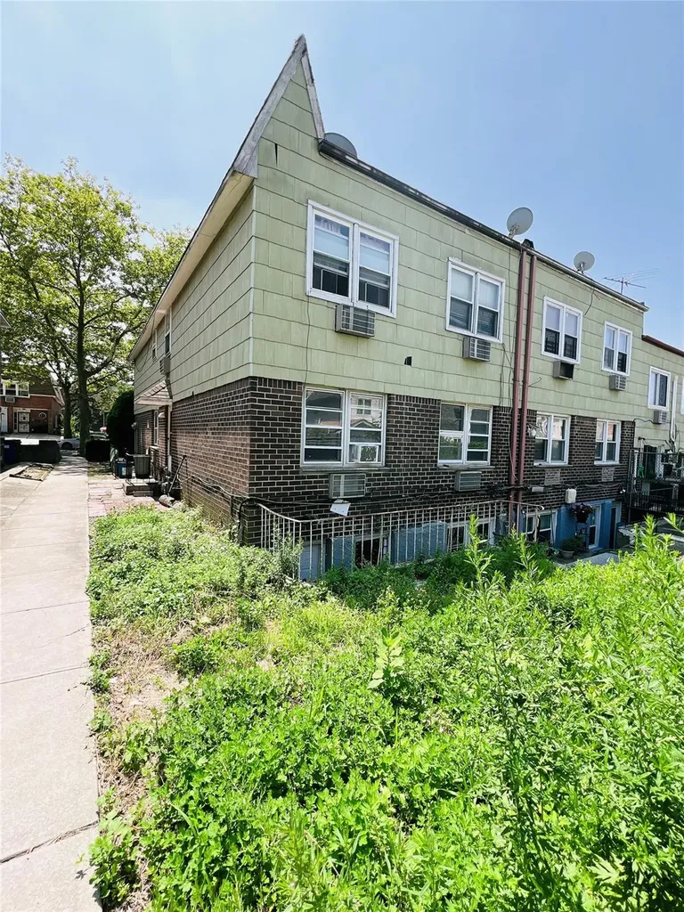 240-29 68th Avenue Douglaston NY 11362
