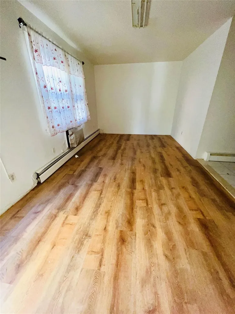 240-29 68th Avenue Douglaston NY 11362