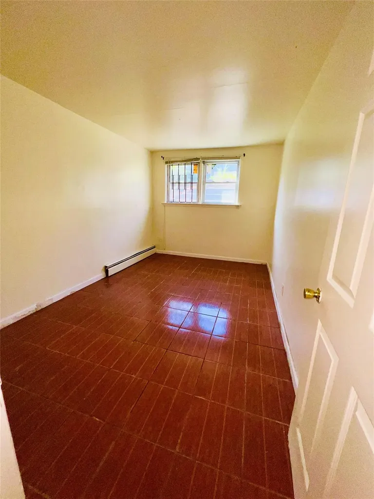 240-29 68th Avenue Douglaston NY 11362