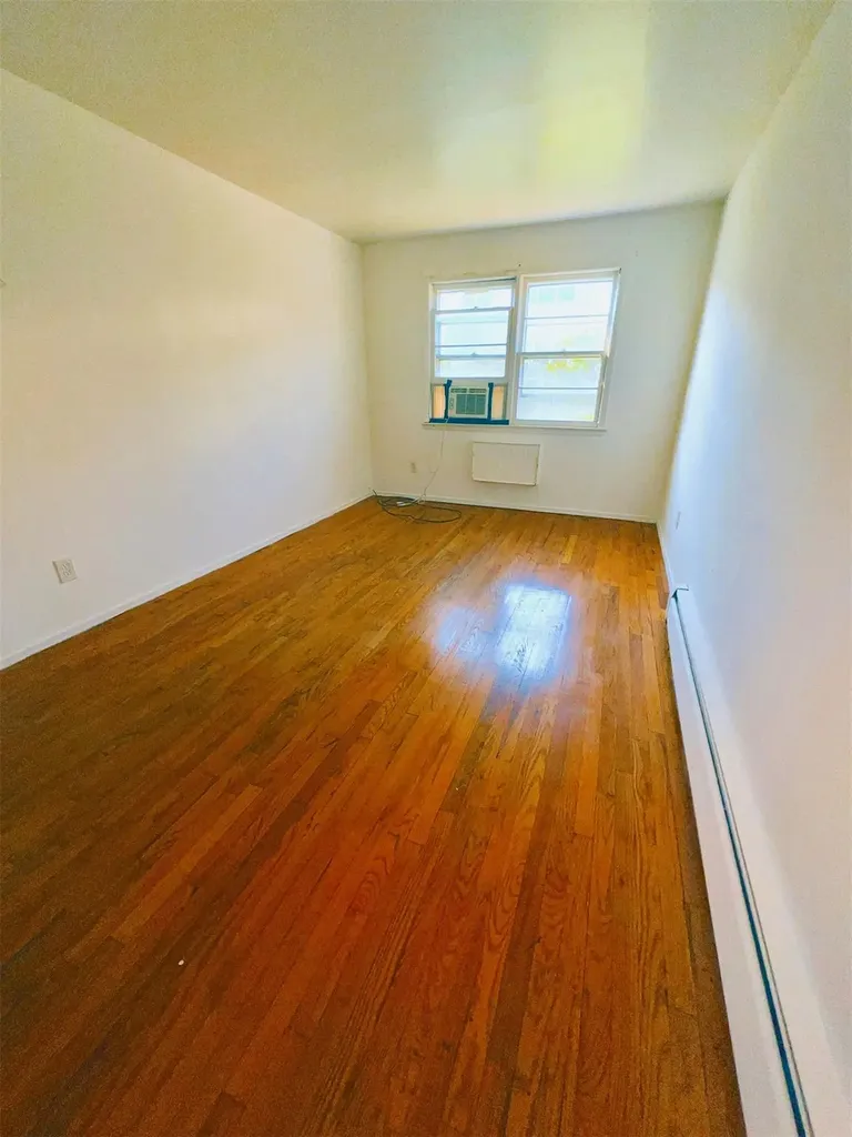 240-29 68th Avenue Douglaston NY 11362
