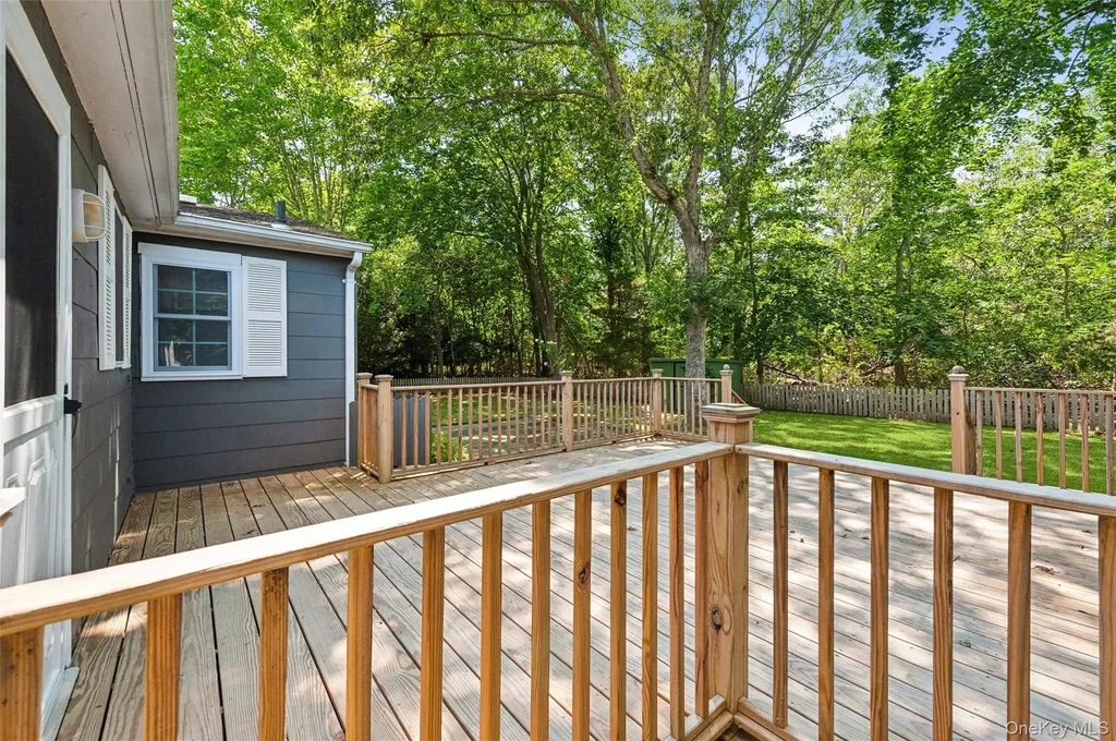 4 E End Avenue East Quogue NY 11942