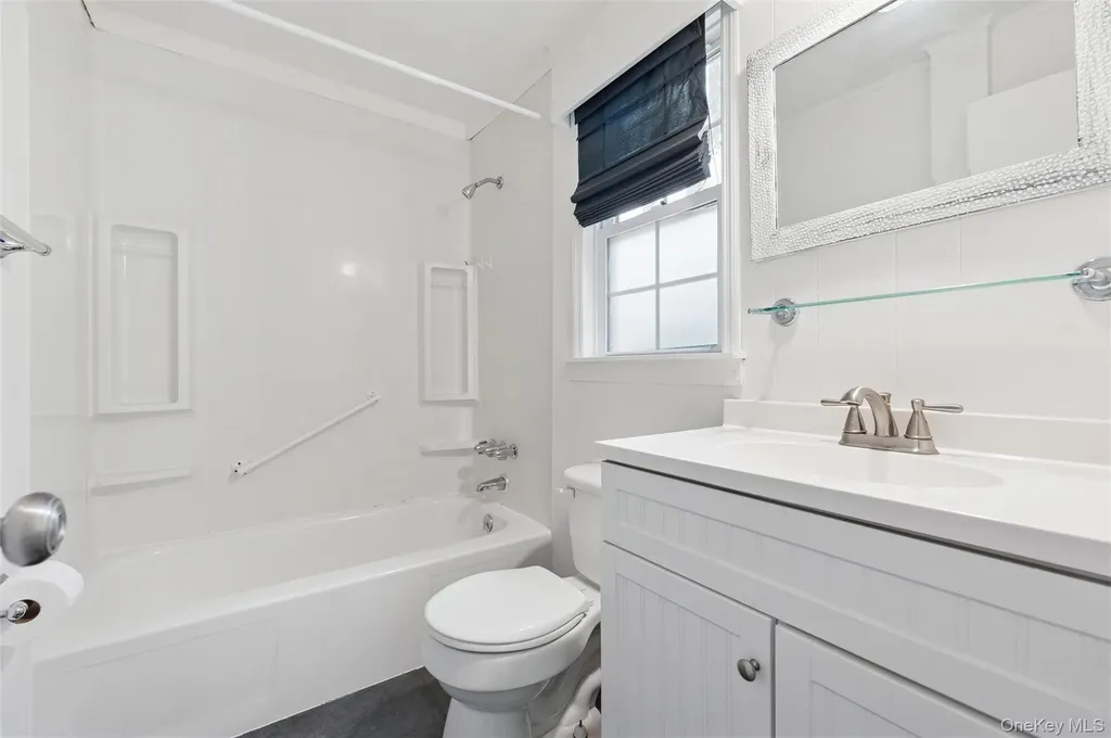 4 E End Avenue East Quogue NY 11942
