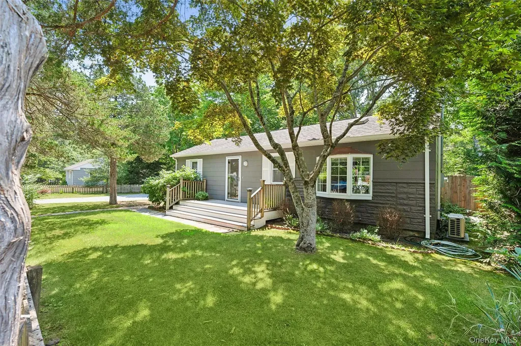 4 E End Avenue East Quogue NY 11942