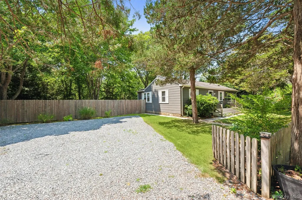 4 E End Avenue East Quogue NY 11942