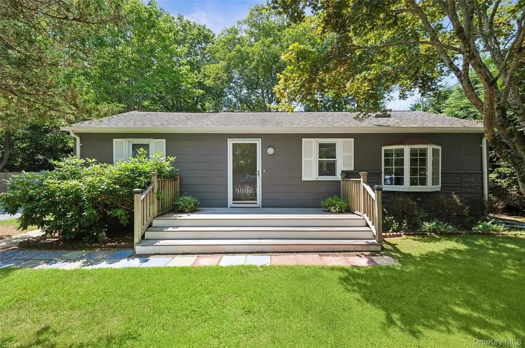 4 E End Avenue East Quogue NY 11942