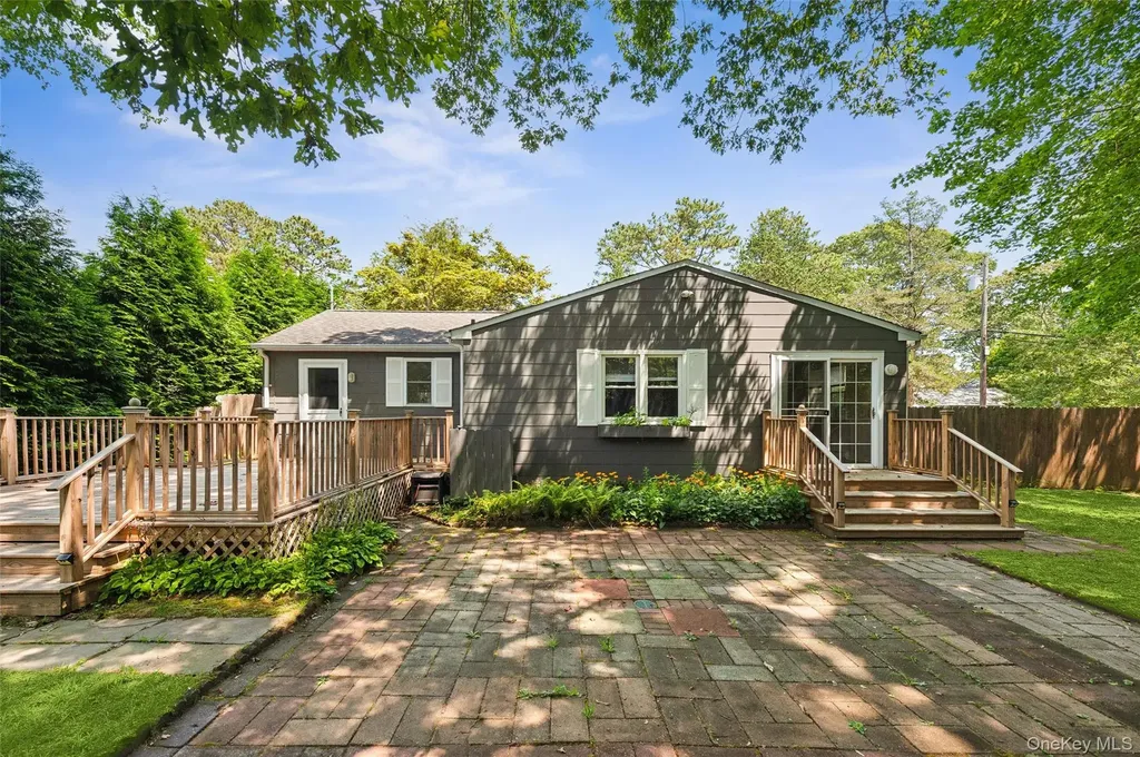 4 E End Avenue East Quogue NY 11942