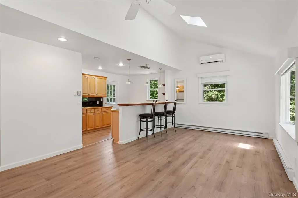 4 E End Avenue East Quogue NY 11942