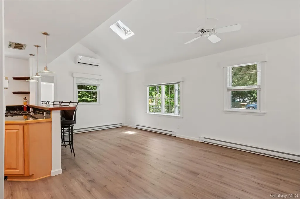 4 E End Avenue East Quogue NY 11942