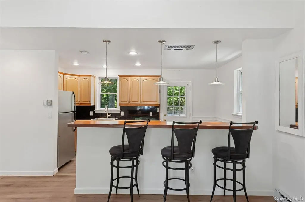 4 E End Avenue East Quogue NY 11942