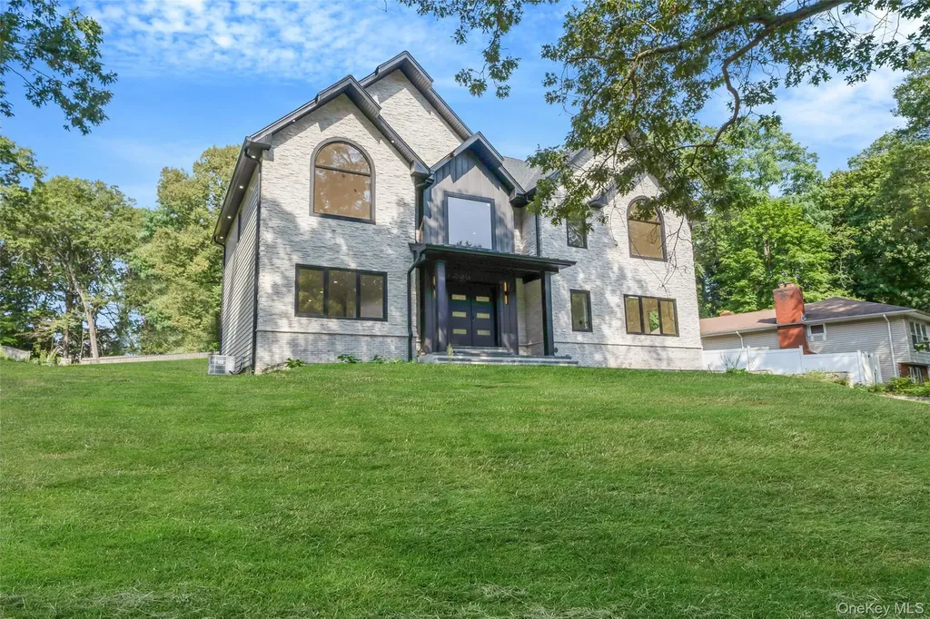 628 Meadow Road Smithtown NY 11754