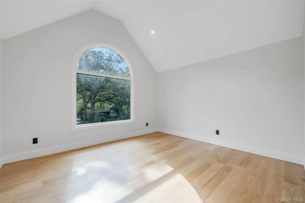 628 Meadow Road Smithtown NY 11754