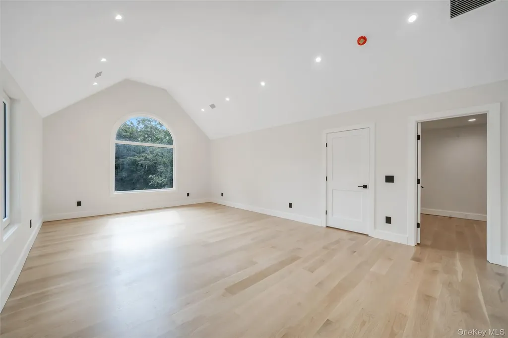 628 Meadow Road Smithtown NY 11754