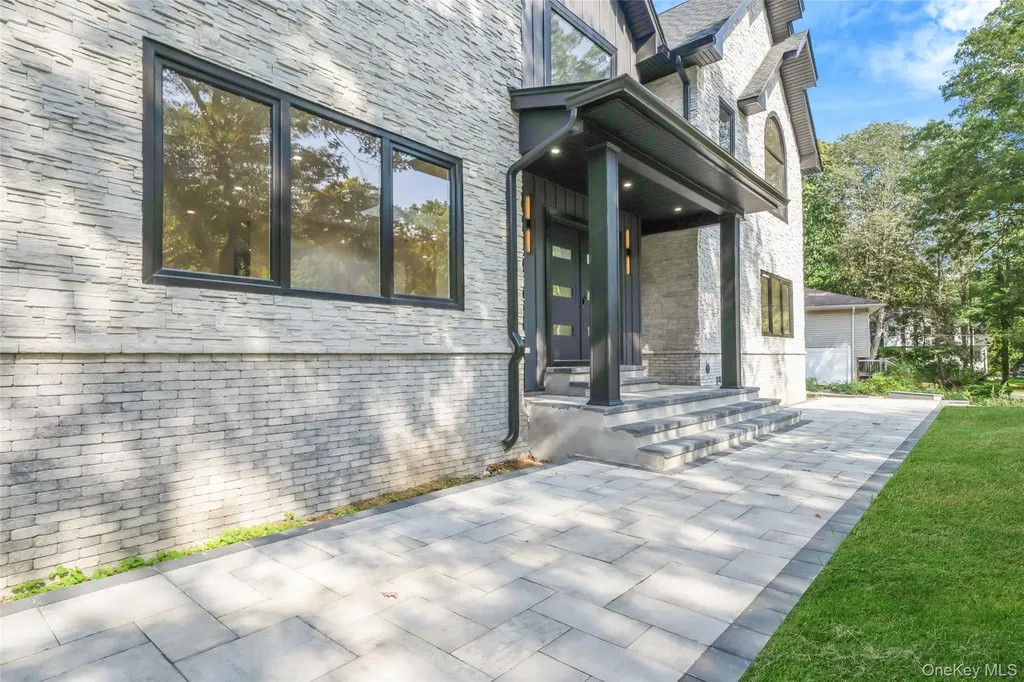 628 Meadow Road Smithtown NY 11754
