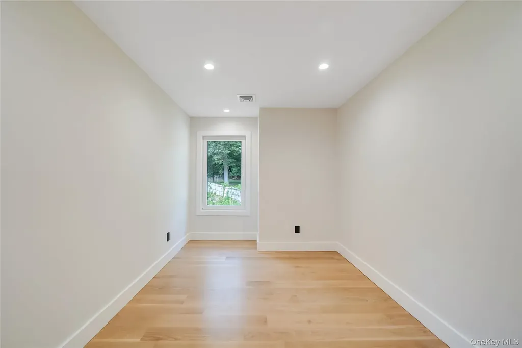 628 Meadow Road Smithtown NY 11754