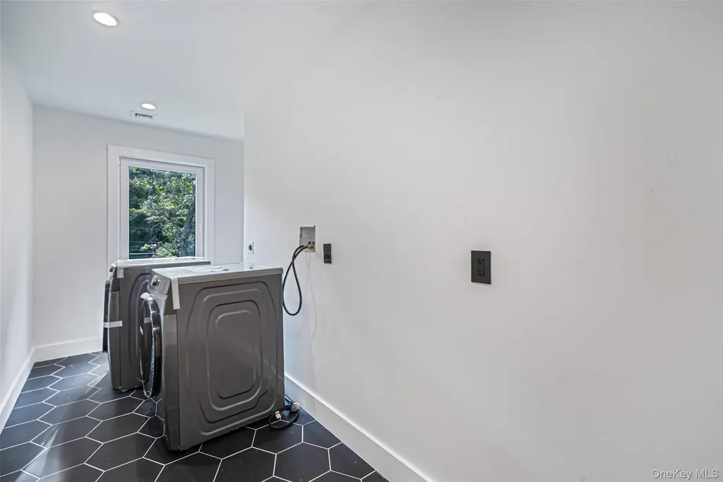 628 Meadow Road Smithtown NY 11754