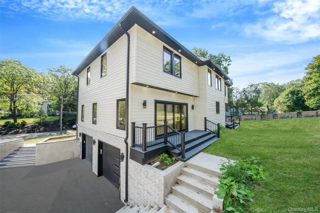 628 Meadow Road Smithtown NY 11754