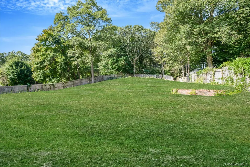628 Meadow Road Smithtown NY 11754