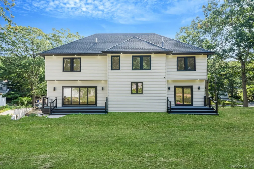 628 Meadow Road Smithtown NY 11754