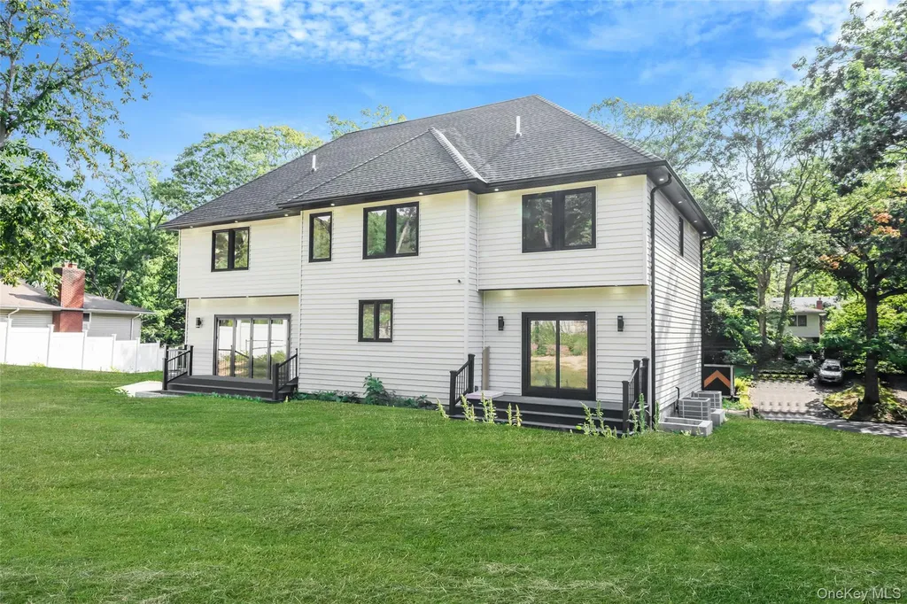 628 Meadow Road Smithtown NY 11754