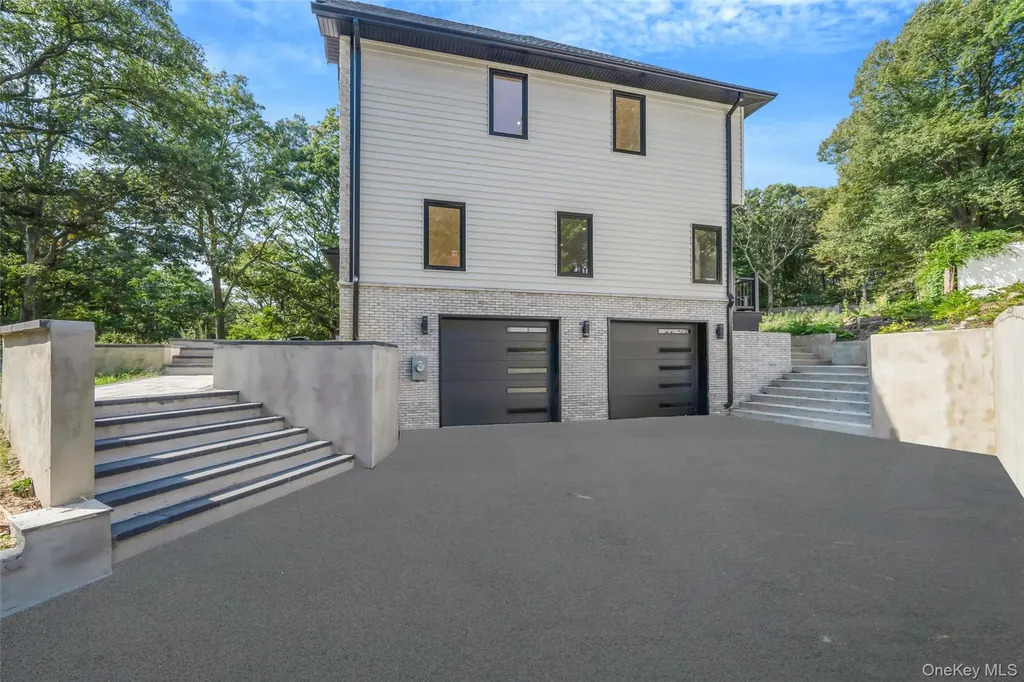 628 Meadow Road Smithtown NY 11754