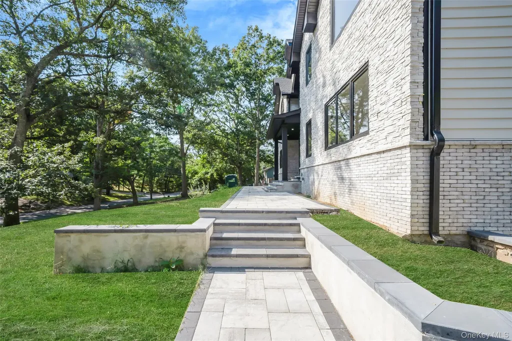 628 Meadow Road Smithtown NY 11754