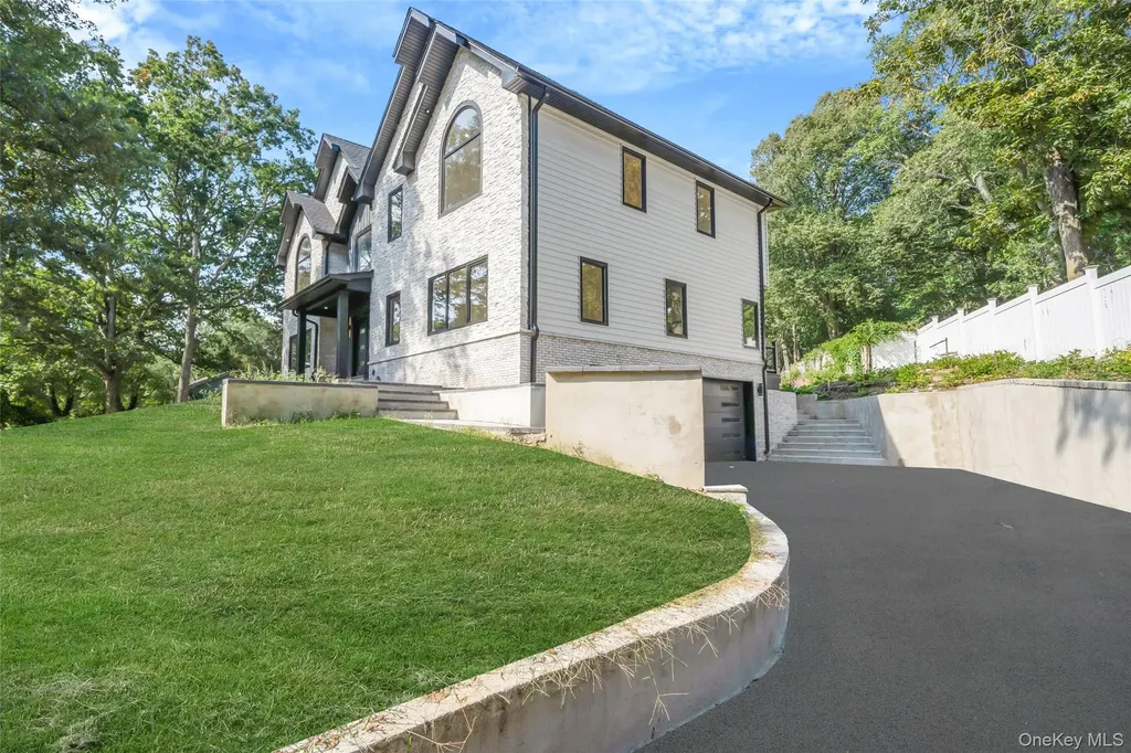 628 Meadow Road Smithtown NY 11754