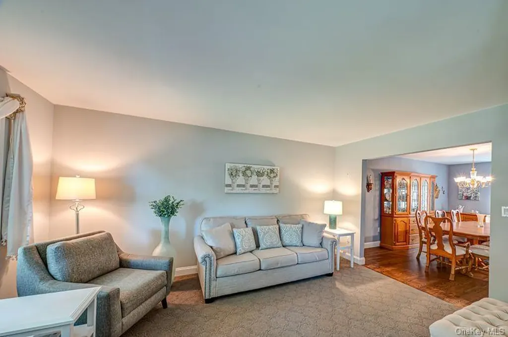 29 Bailey Avenue Babylon NY 11702