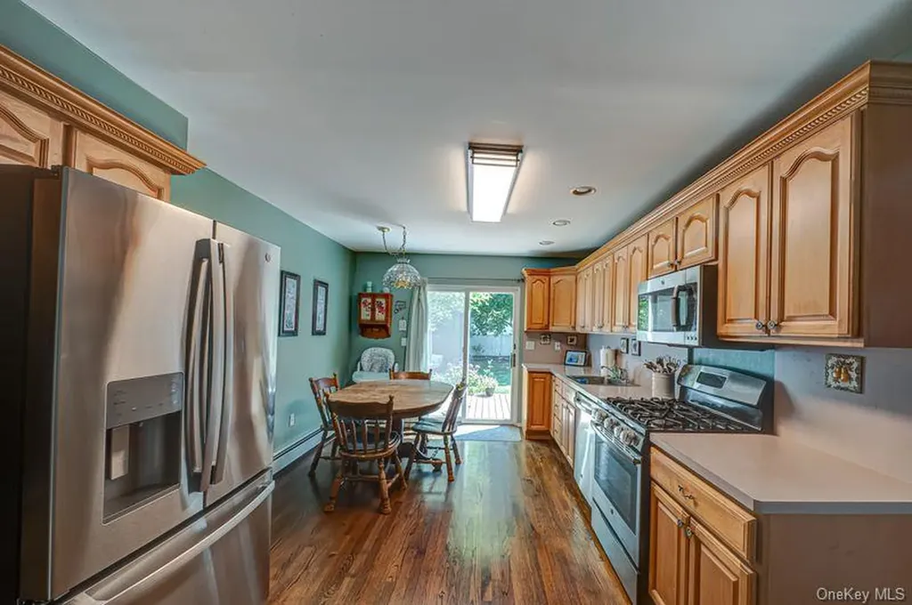 29 Bailey Avenue Babylon NY 11702