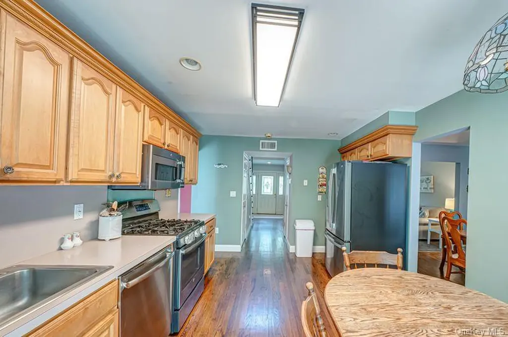 29 Bailey Avenue Babylon NY 11702
