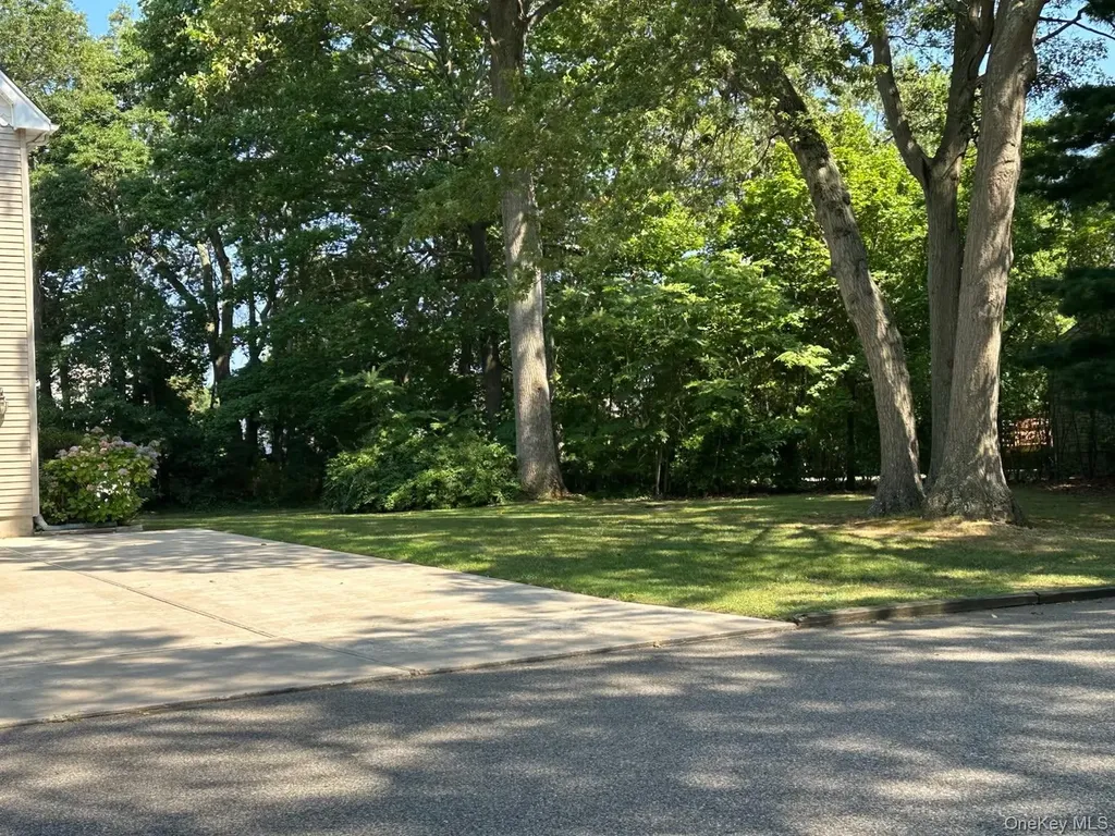 29 Bailey Avenue Babylon NY 11702
