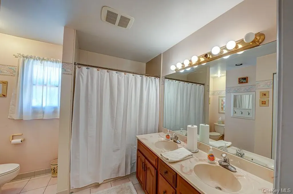 29 Bailey Avenue Babylon NY 11702