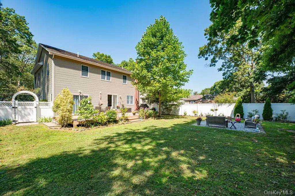 29 Bailey Avenue Babylon NY 11702
