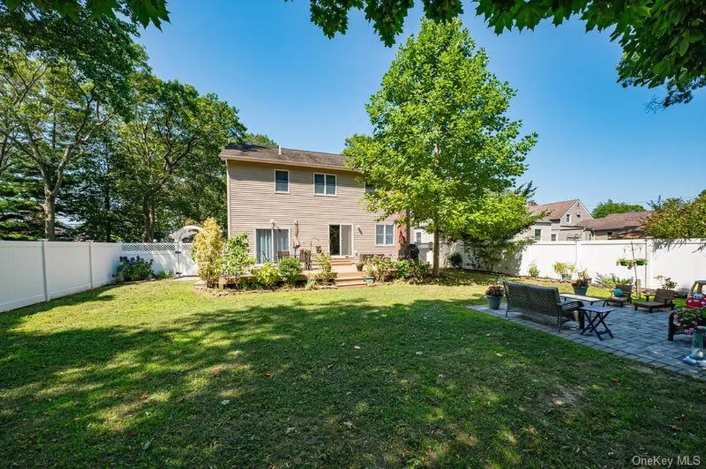 29 Bailey Avenue Babylon NY 11702