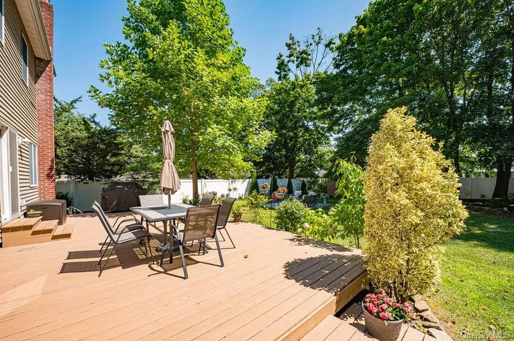 29 Bailey Avenue Babylon NY 11702